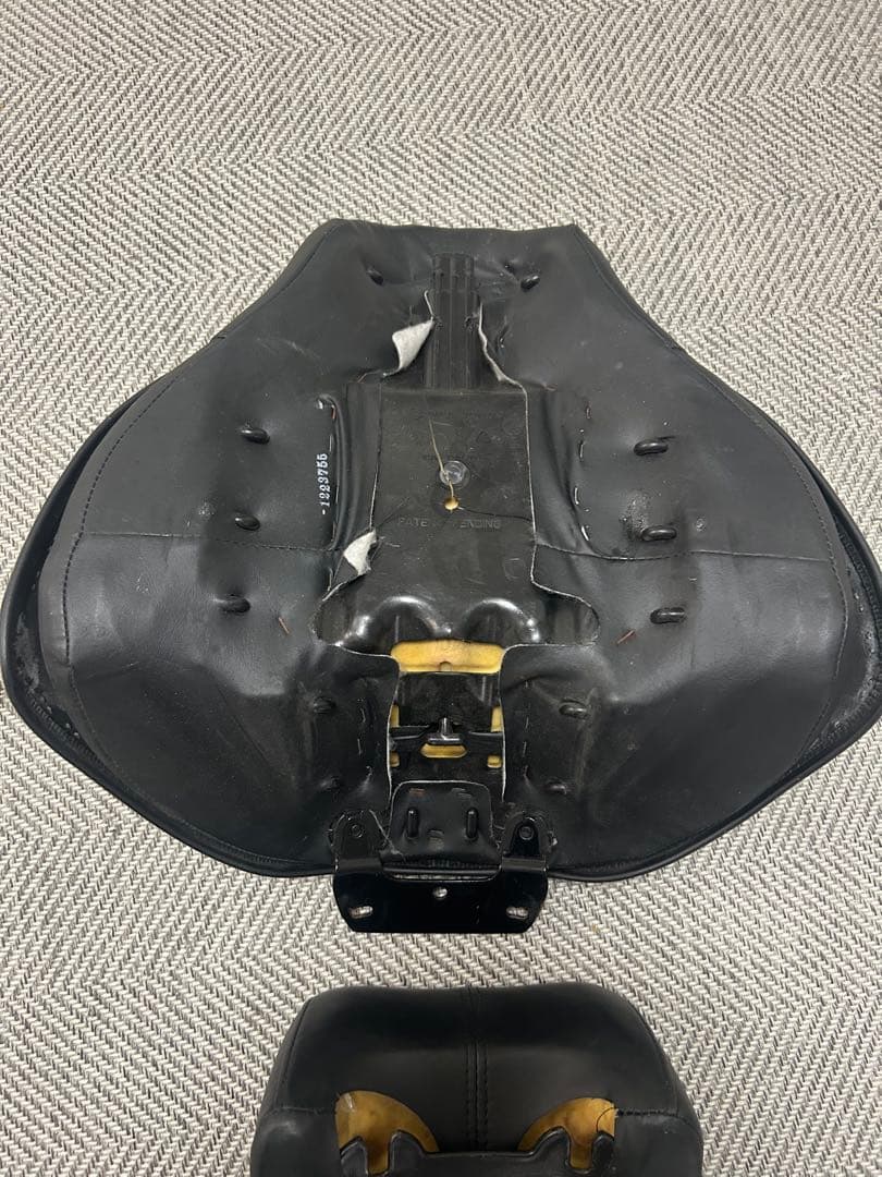 ソフティルヘリテイジ純正シート