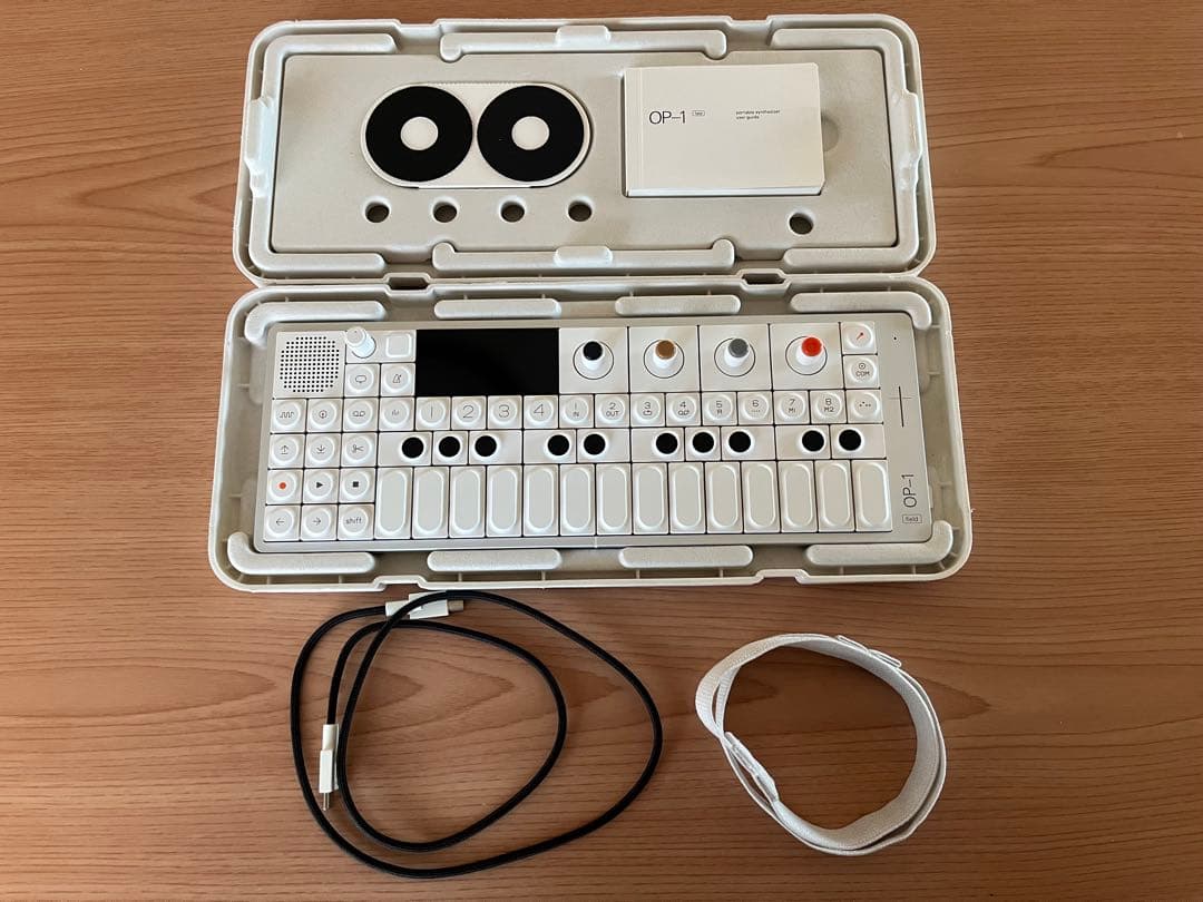 鍵盤楽器 OP-1 field / Teenage Engineering