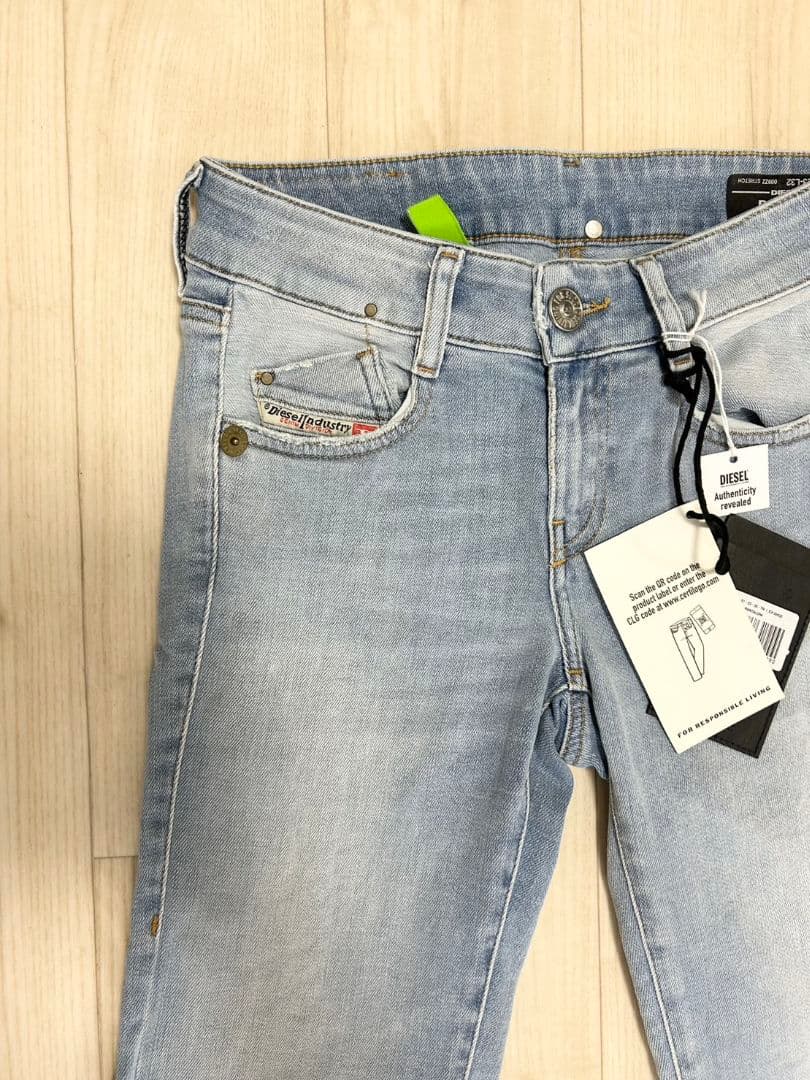 新品タグ付き DIESEL ディーゼル フレアパンツ W23
