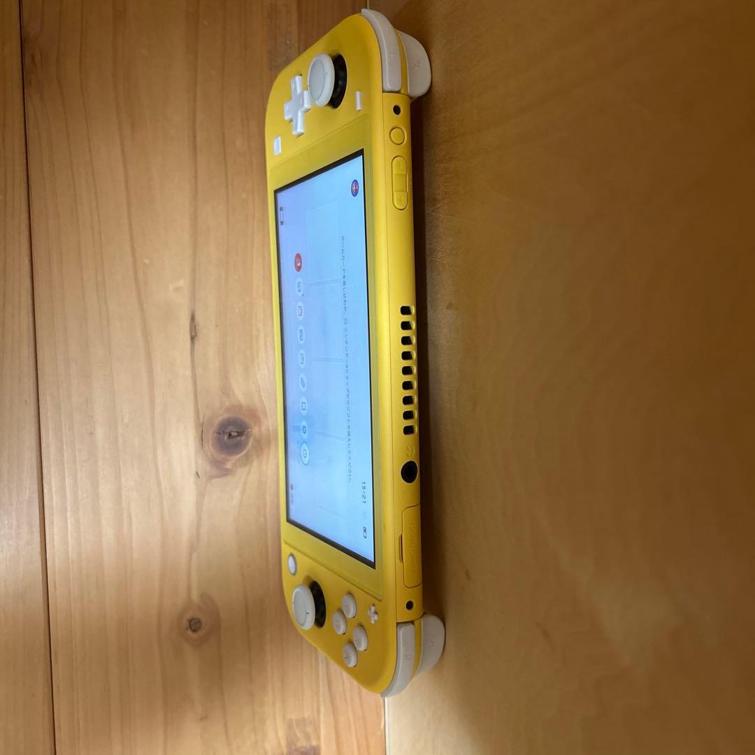 Nintendo Switch Lite イエロー　とマインクラフトのソフト