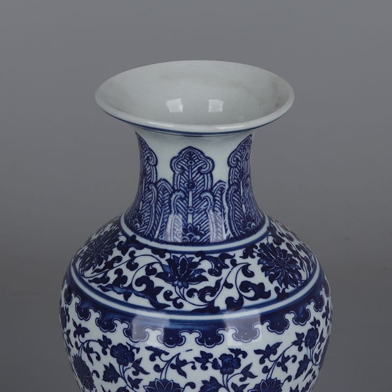 青花纏枝蓮紋魚尾瓶 景徳鎮 陶磁器 装飾品 現代工芸品 美術品 置物