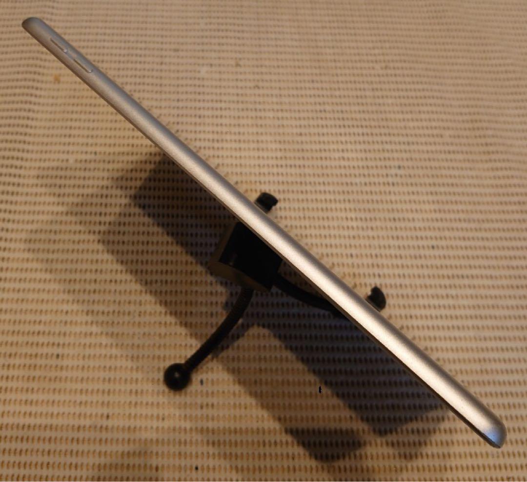 完動品液晶無傷iPad第6世代(A1893)本体32GB送料込9JF8K