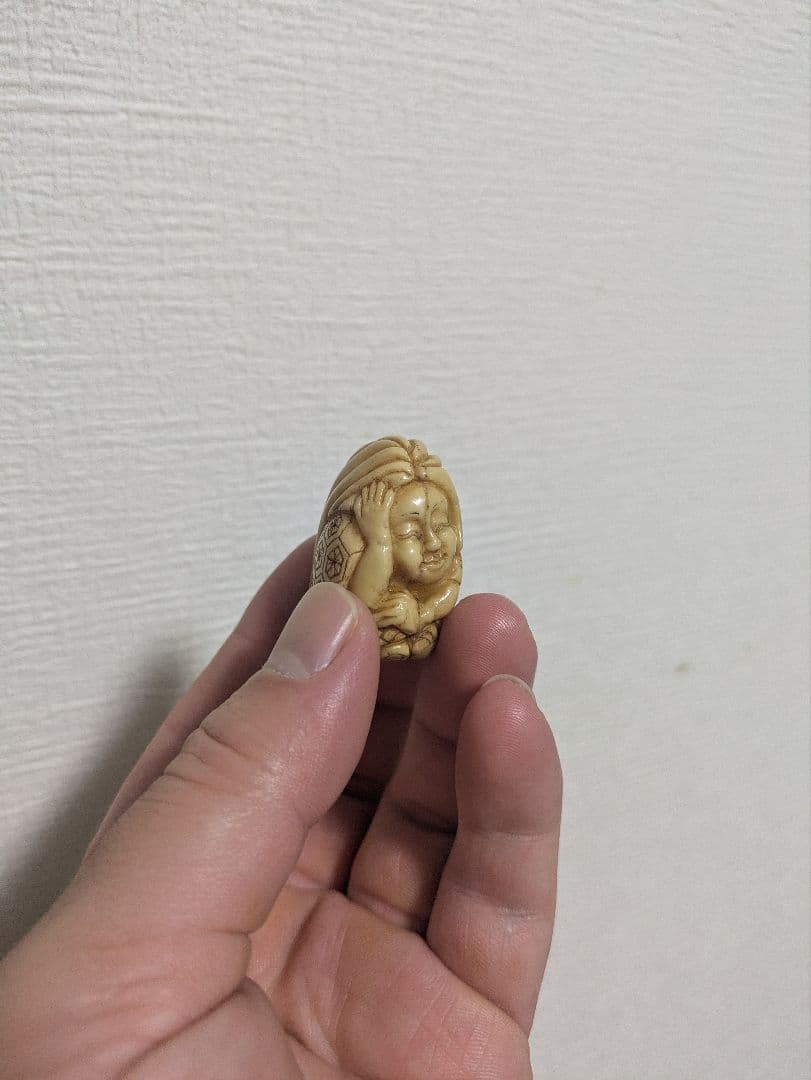 根付　カバ牙　猩々　カバの牙　煙草入れ　煙管　着物　和服　彫刻　鹿角　鹿の角