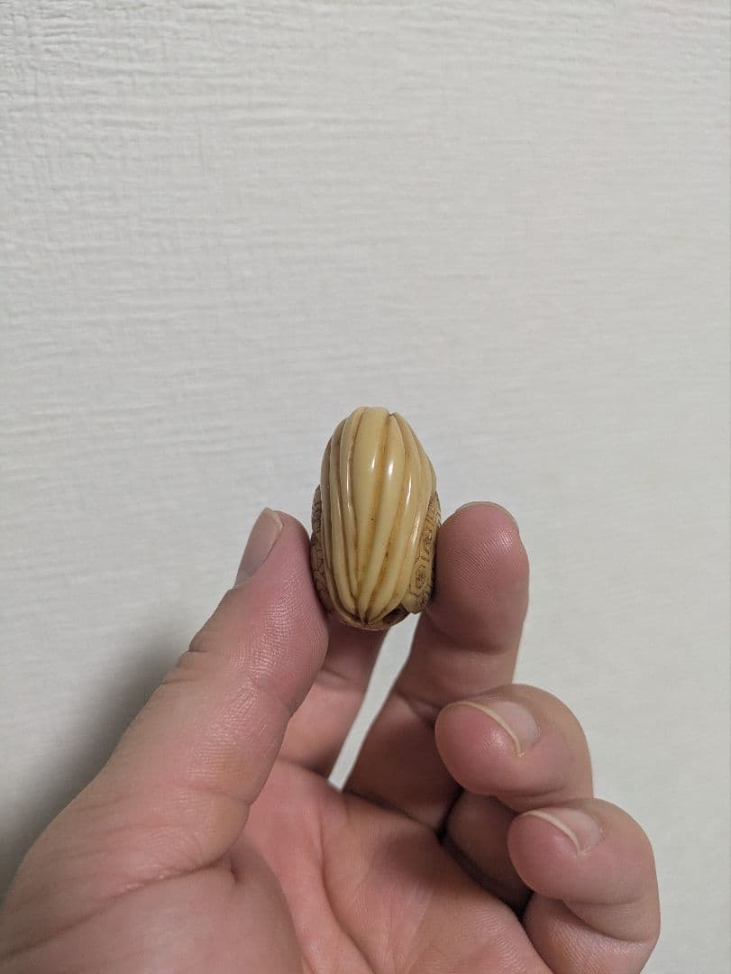 根付　カバ牙　猩々　カバの牙　煙草入れ　煙管　着物　和服　彫刻　鹿角　鹿の角
