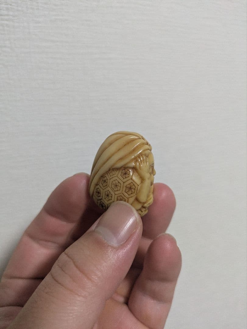 根付　カバ牙　猩々　カバの牙　煙草入れ　煙管　着物　和服　彫刻　鹿角　鹿の角
