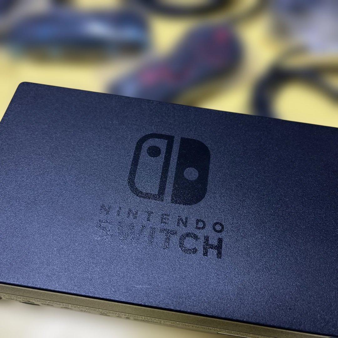 Nintendo Switch 本体 青/赤Joy-Con付き　キャリーケース