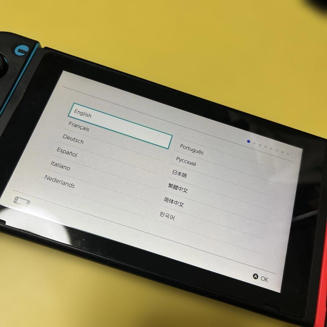 Nintendo Switch 本体 青/赤Joy-Con付き　キャリーケース