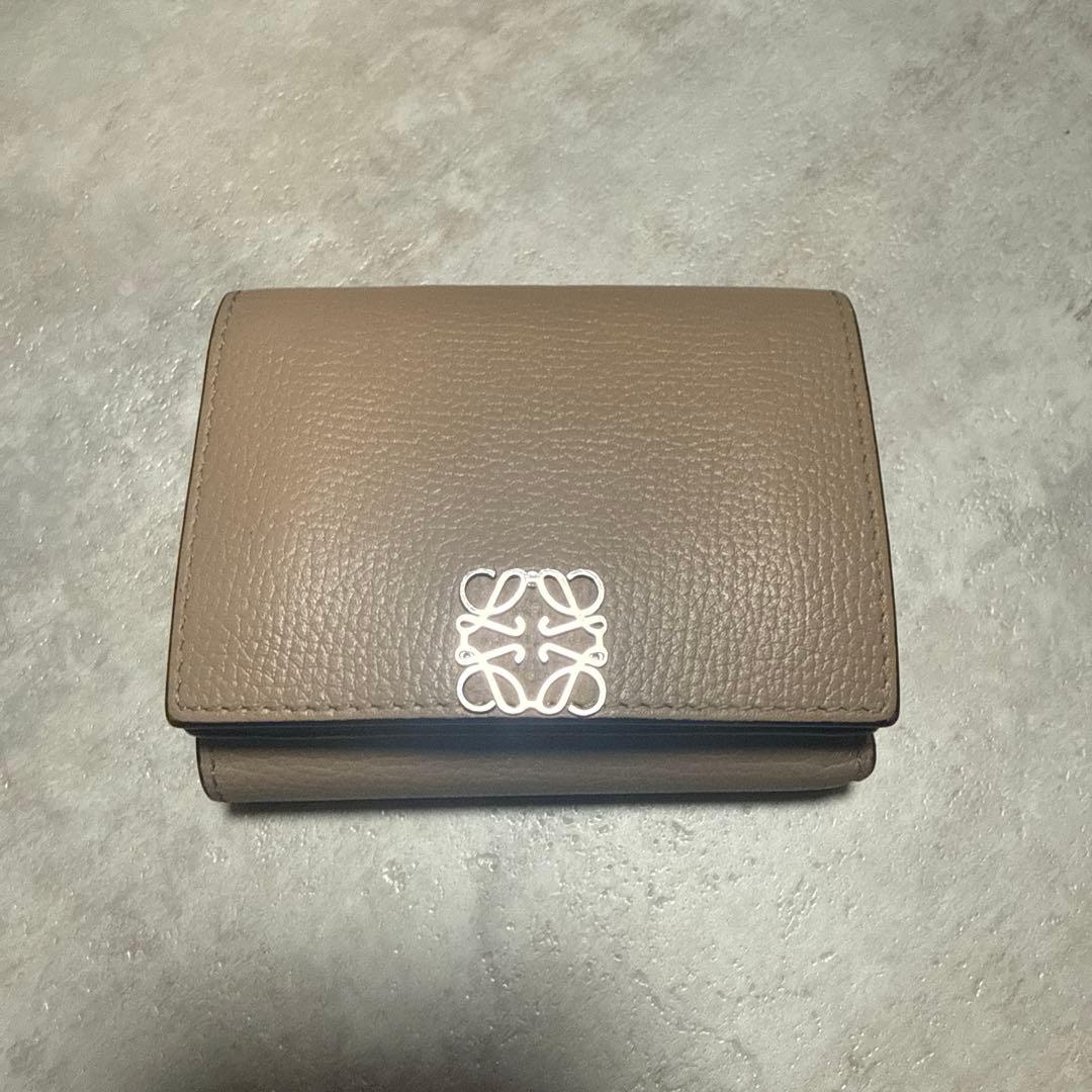 LOEWE（ロエベ） アナグラム トライフォールド ウォレット（三つ折り財布）