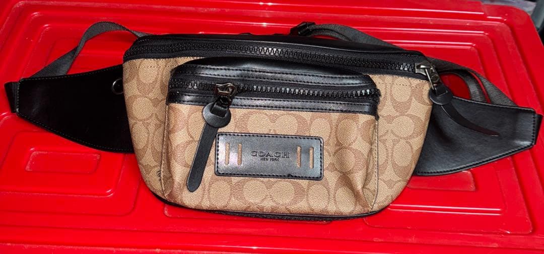COACH ボディバッグ・ウエストポーチ ベージュ/黒