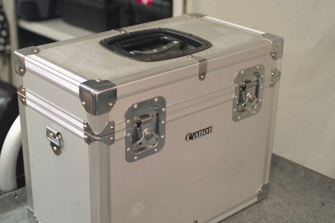 Blackmagic URSA EF本体と付属品