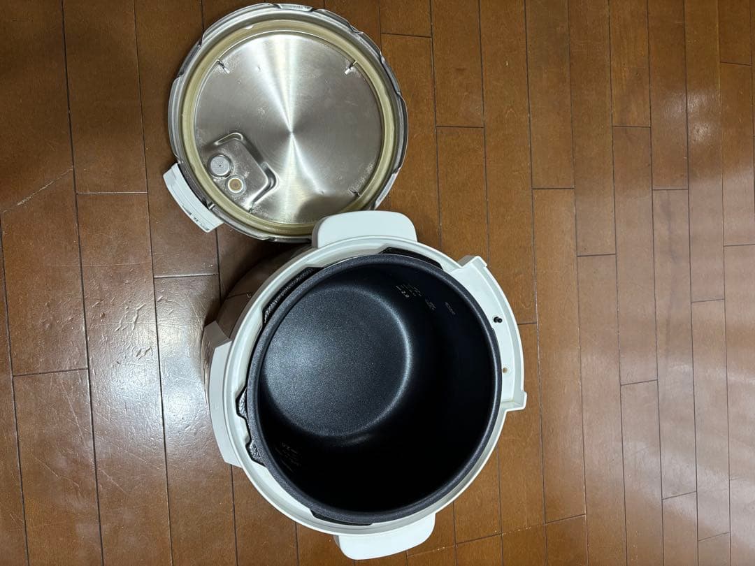 【最終値下げ】アイリスオーヤマ 電気圧力鍋 圧力鍋 6L PC-EMA6-W