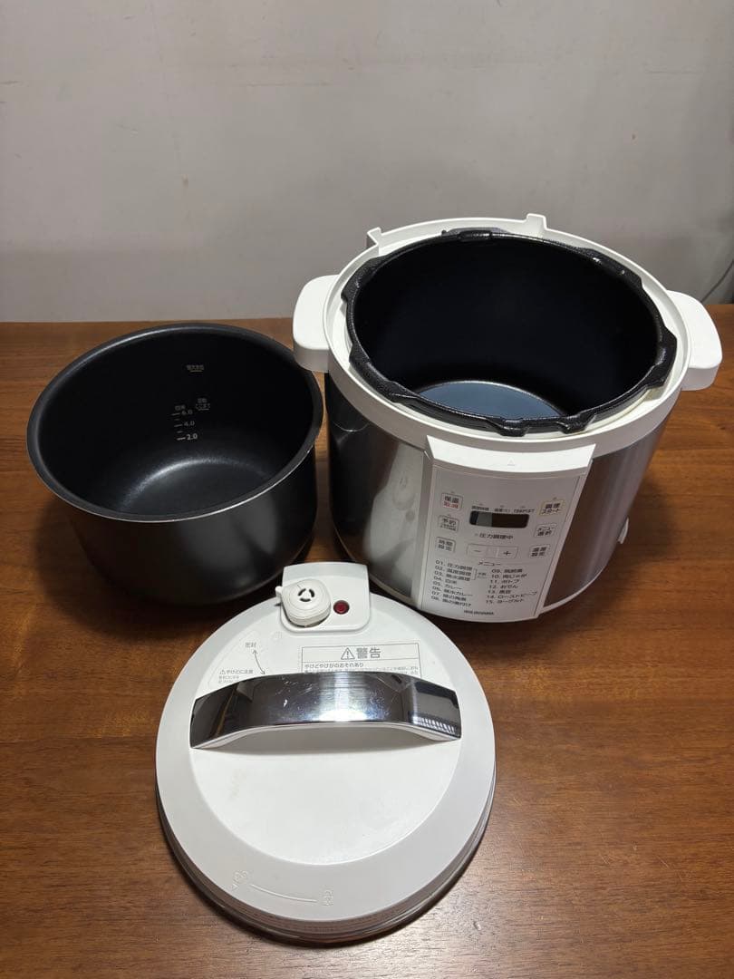 【最終値下げ】アイリスオーヤマ 電気圧力鍋 圧力鍋 6L PC-EMA6-W