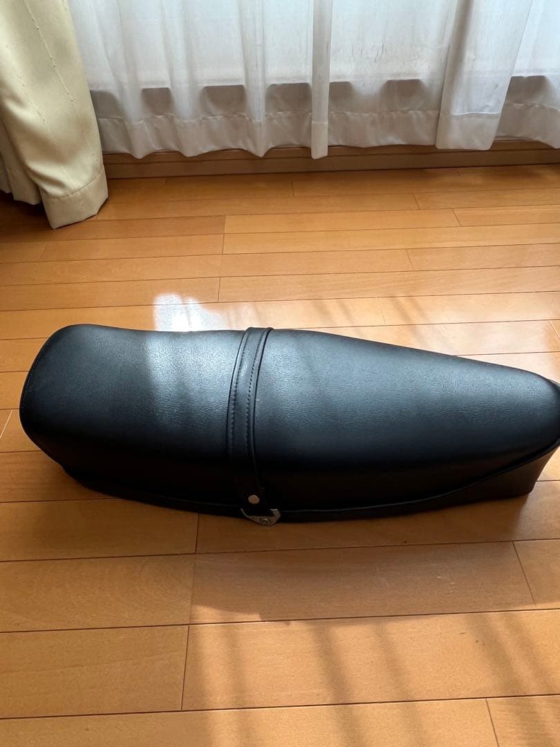 Vespa純正　スモールボディ用シート　新品