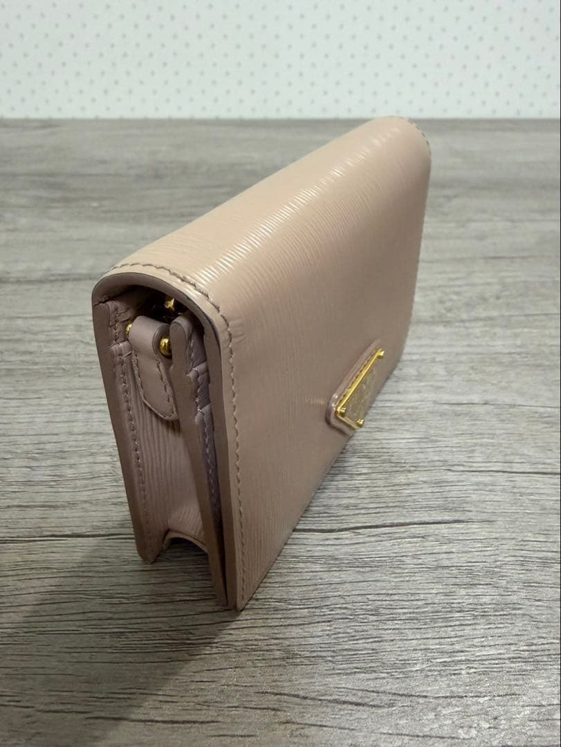 プラダ 財布 プラダ 2つ折り財布