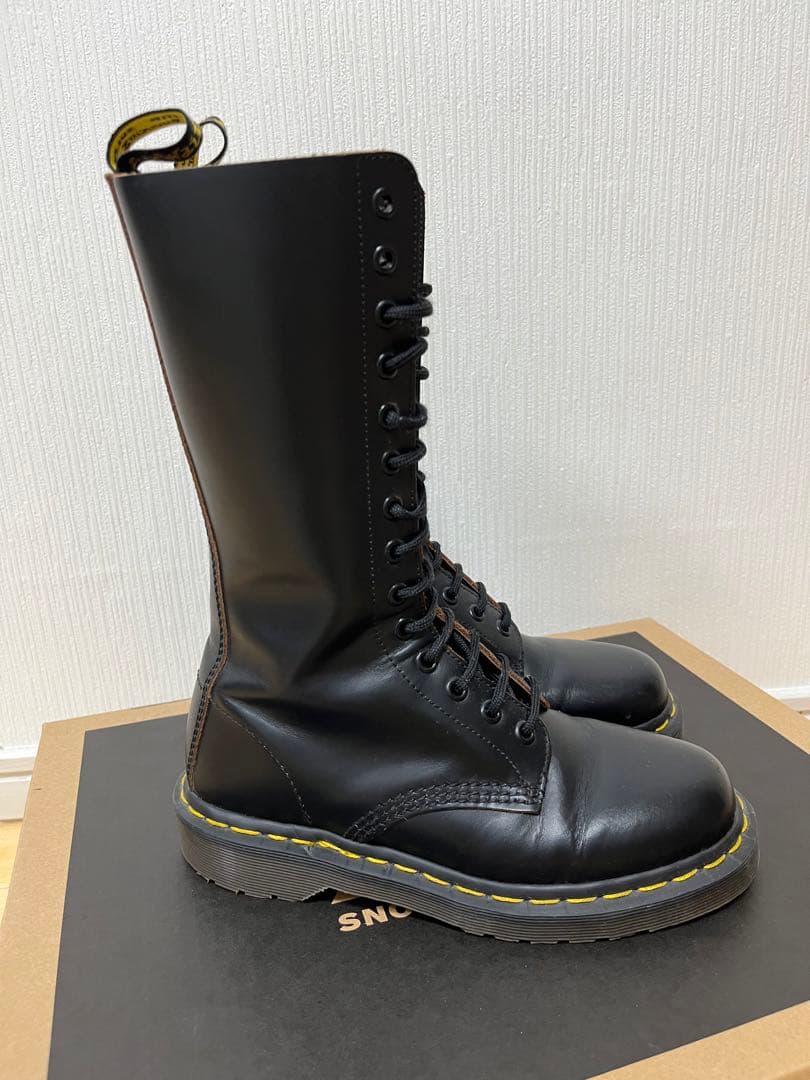 Dr. Martens England製 14ホール UK4 23〜23.5