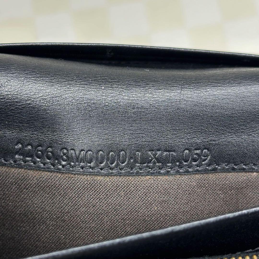 極美品　FENDI フェンディ　長財布　二つ折り　M83