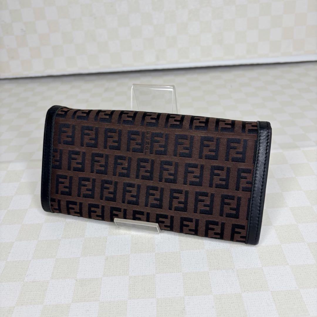 極美品　FENDI フェンディ　長財布　二つ折り　M83