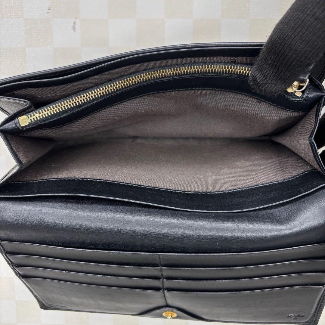 極美品　FENDI フェンディ　長財布　二つ折り　M83