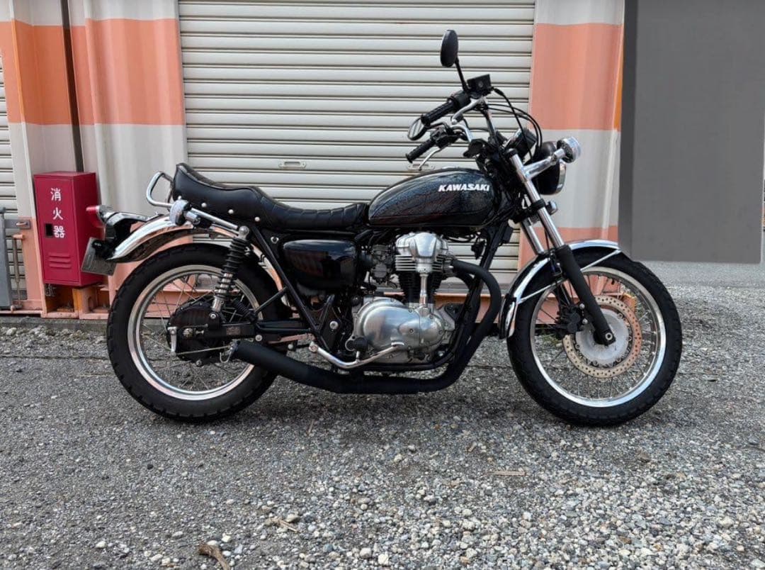 多少の値下げ⭕️w650タックロールシート ケツ上げ 族車風