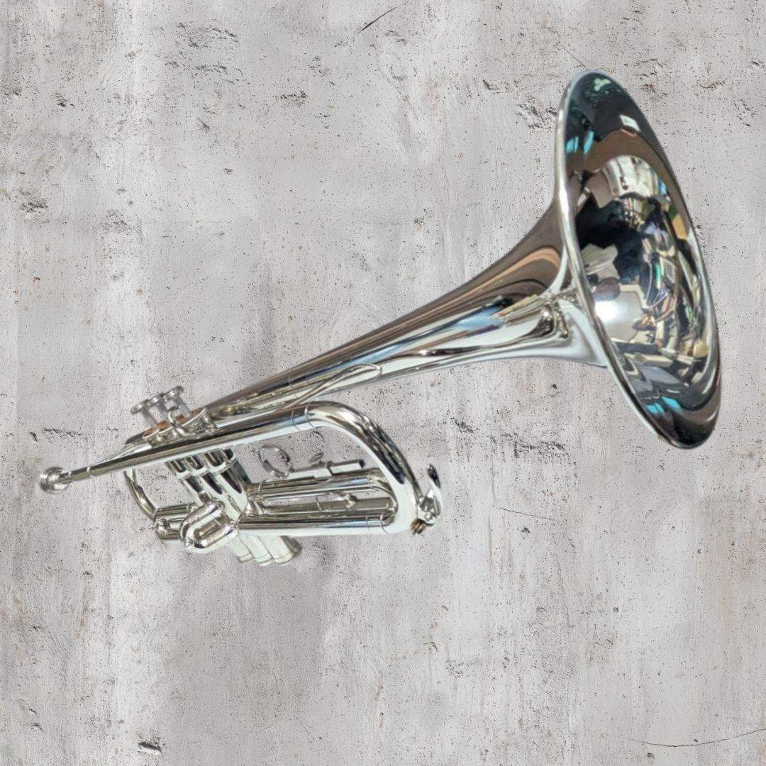 美品 ヤマハ トランペット YTR-136 シルバー マウスピース付