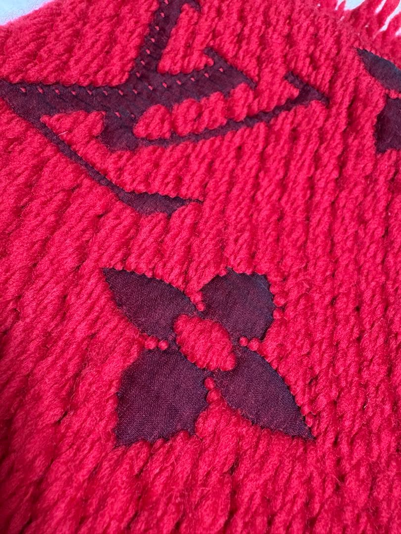LOUIS VUITTON ロゴ入りマフラー 赤