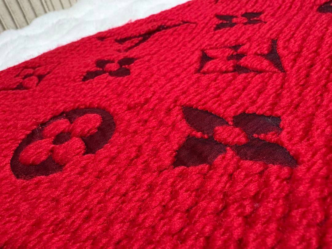LOUIS VUITTON ロゴ入りマフラー 赤