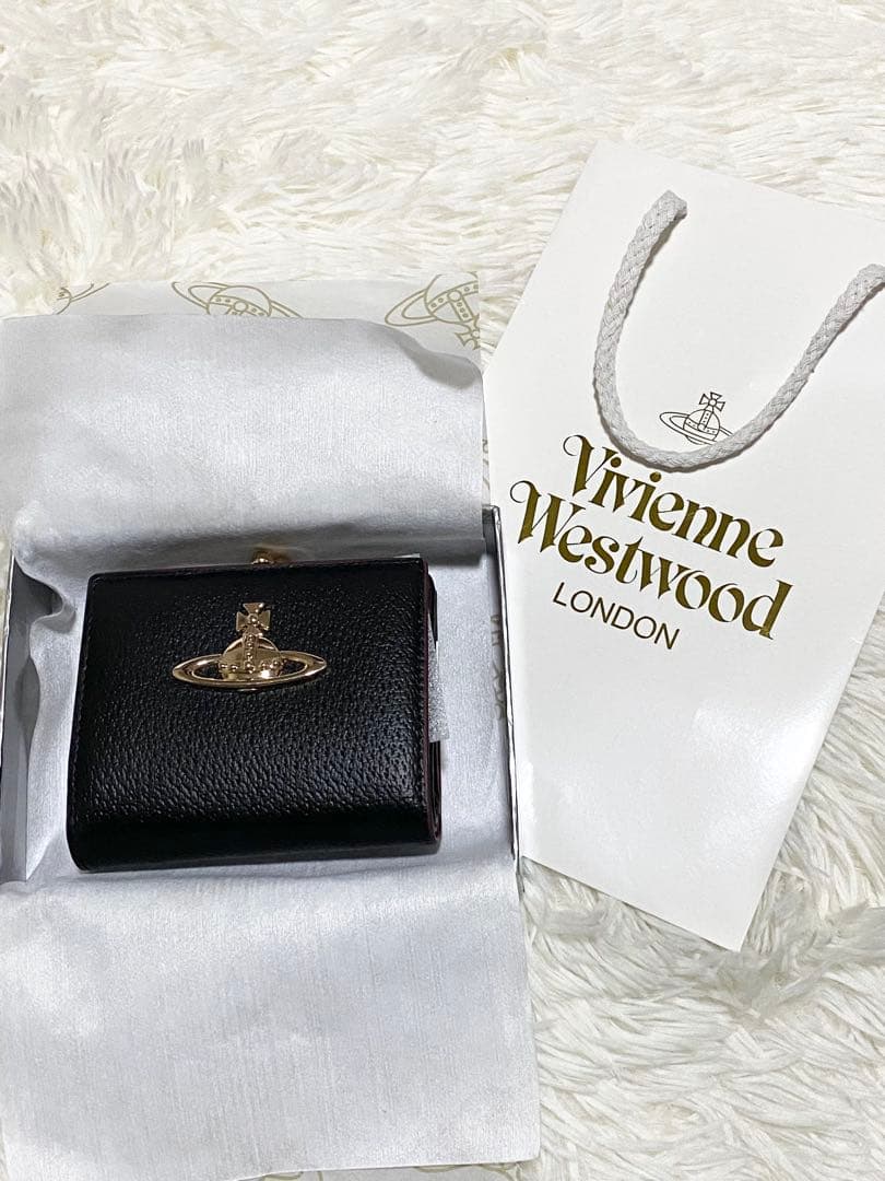 大人気⭐︎VivienneWestwoodヴィヴィアンウエストウッド 二つ折財布
