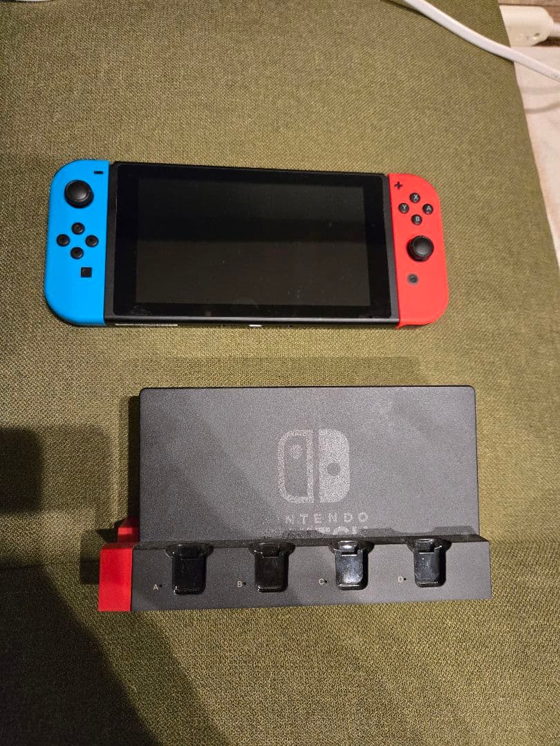 松*哉様 Nintendo Switch 本体 青/赤 充電器付き