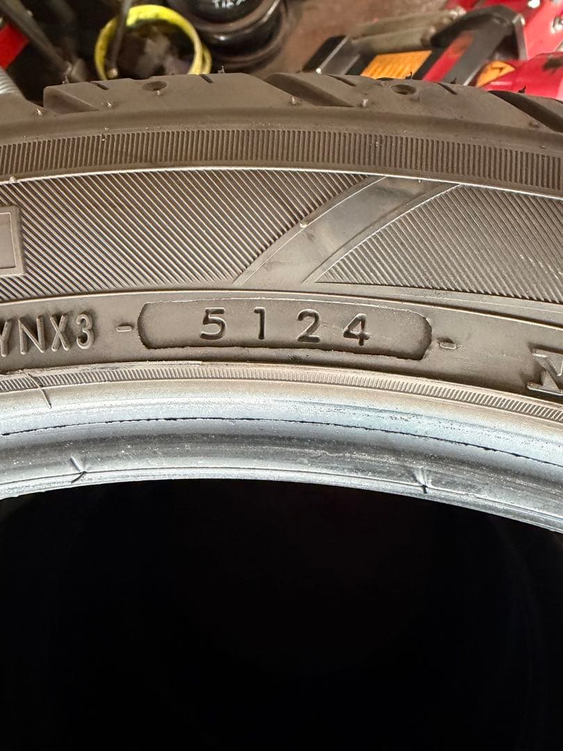 285/40R22 110V ヨコハマ　パラダ　4本