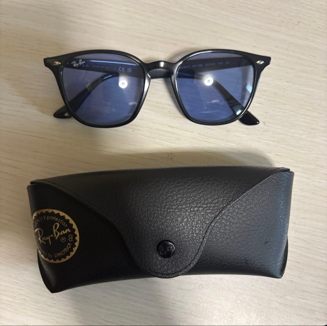 Ray-Ban RB4258 ブルーレンズ