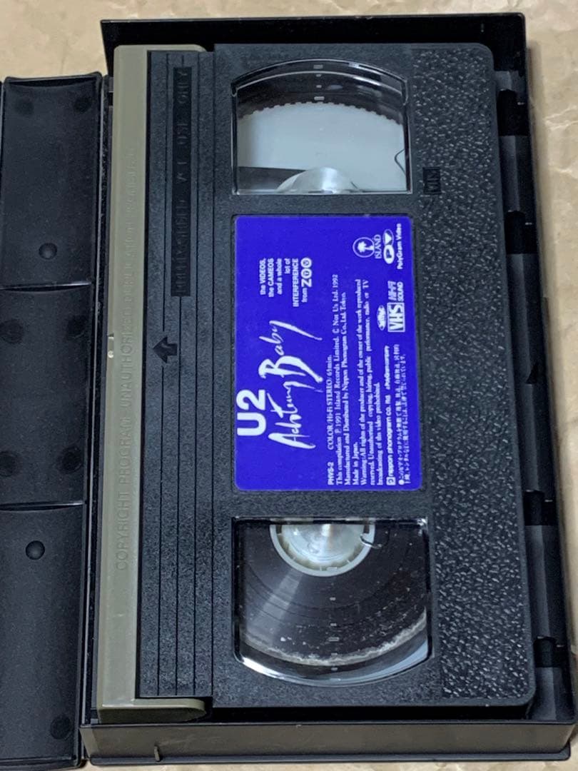 U2 アクトン・ベイビー・ザ・ビデオ [VHS] 中古VHSビデオ