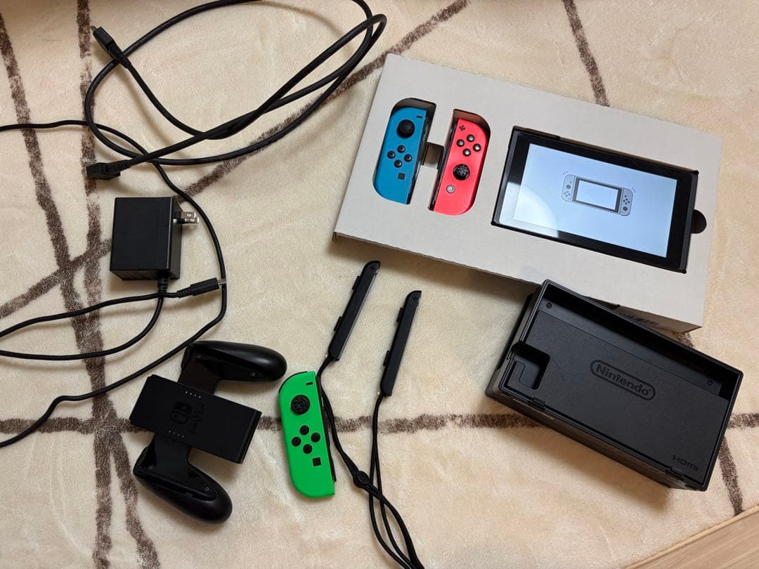 Nintendo Switch 本体 赤・青・緑ジョイコン
