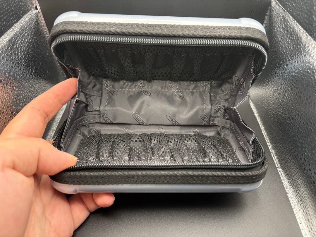 未使用　リモワ RIMOWA アメニティ　ルフトハンザ航空　 ファーストクラス