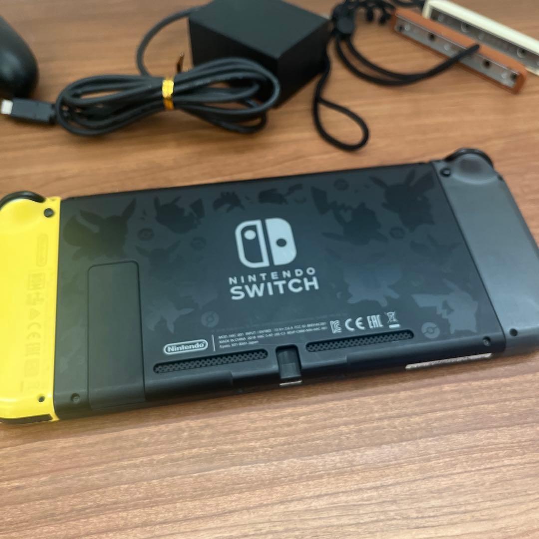ピカチュウデザイン Nintendo Switch 一部付属品付 HDMIなし