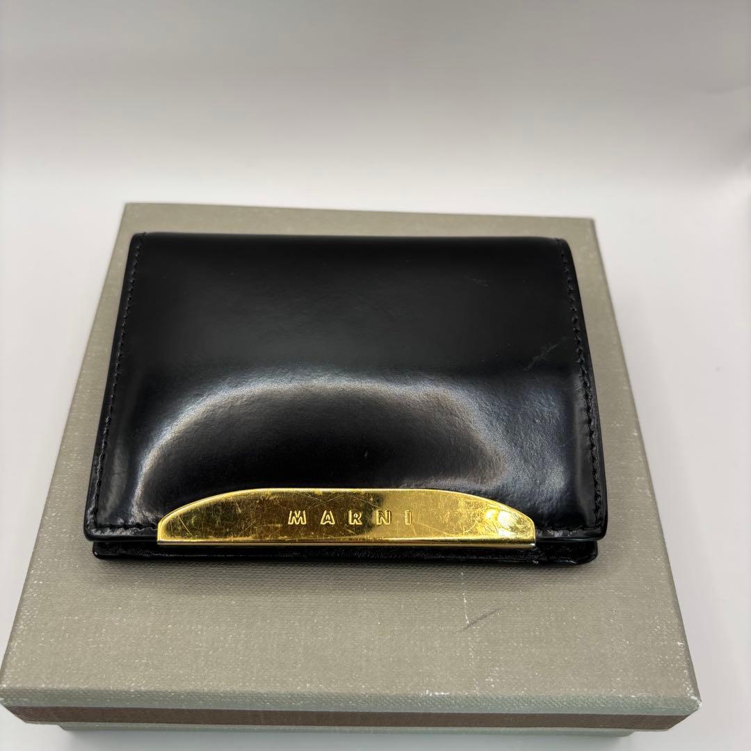 MARNI 二つ折り財布　ブラック　ゴールド　光沢　コンパクト　ウォレット　財布