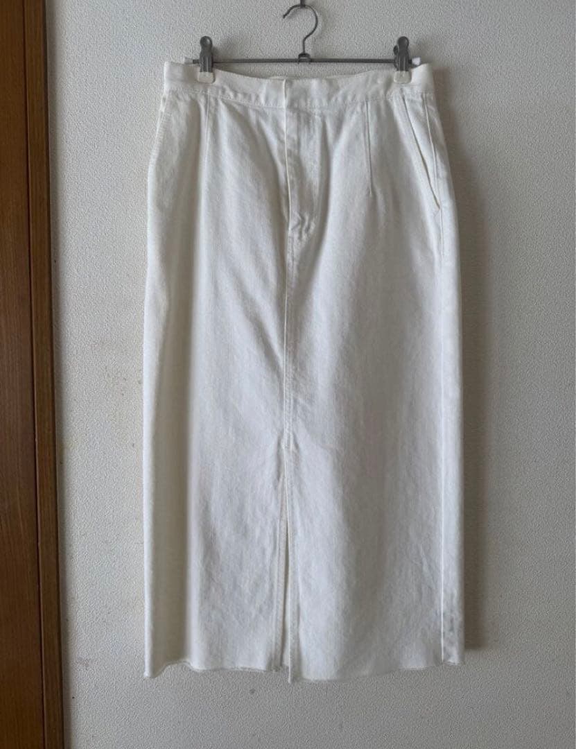 【極美品】BEIGE ベイジPONS　スリットデニムスカート　ホワイト