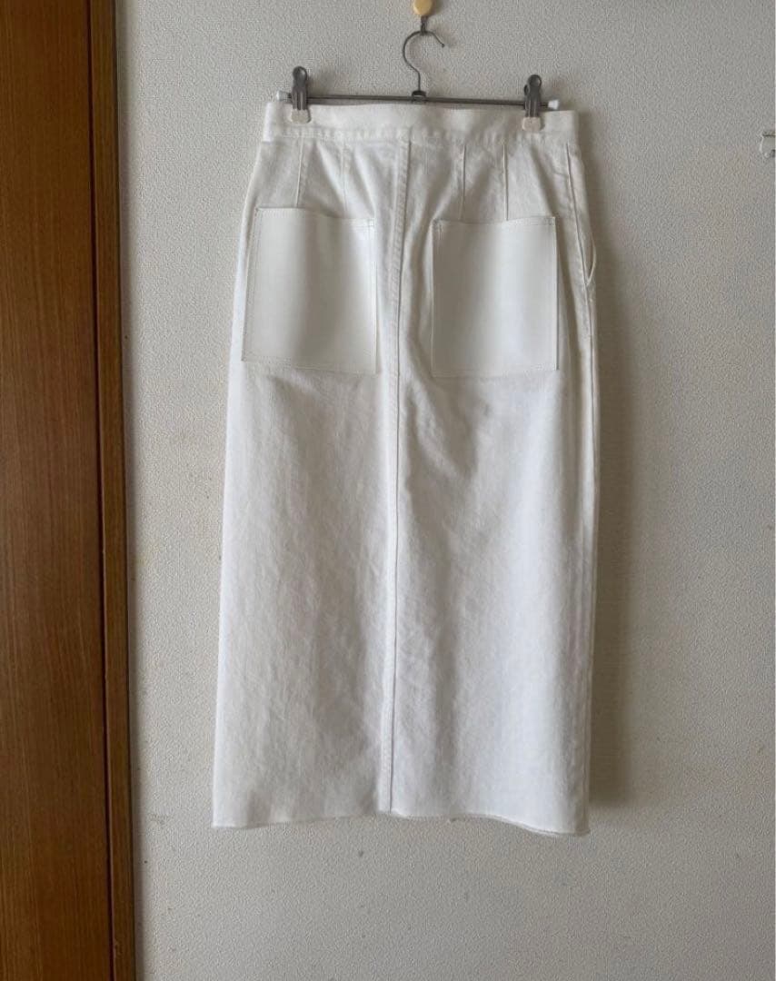 【極美品】BEIGE ベイジPONS　スリットデニムスカート　ホワイト