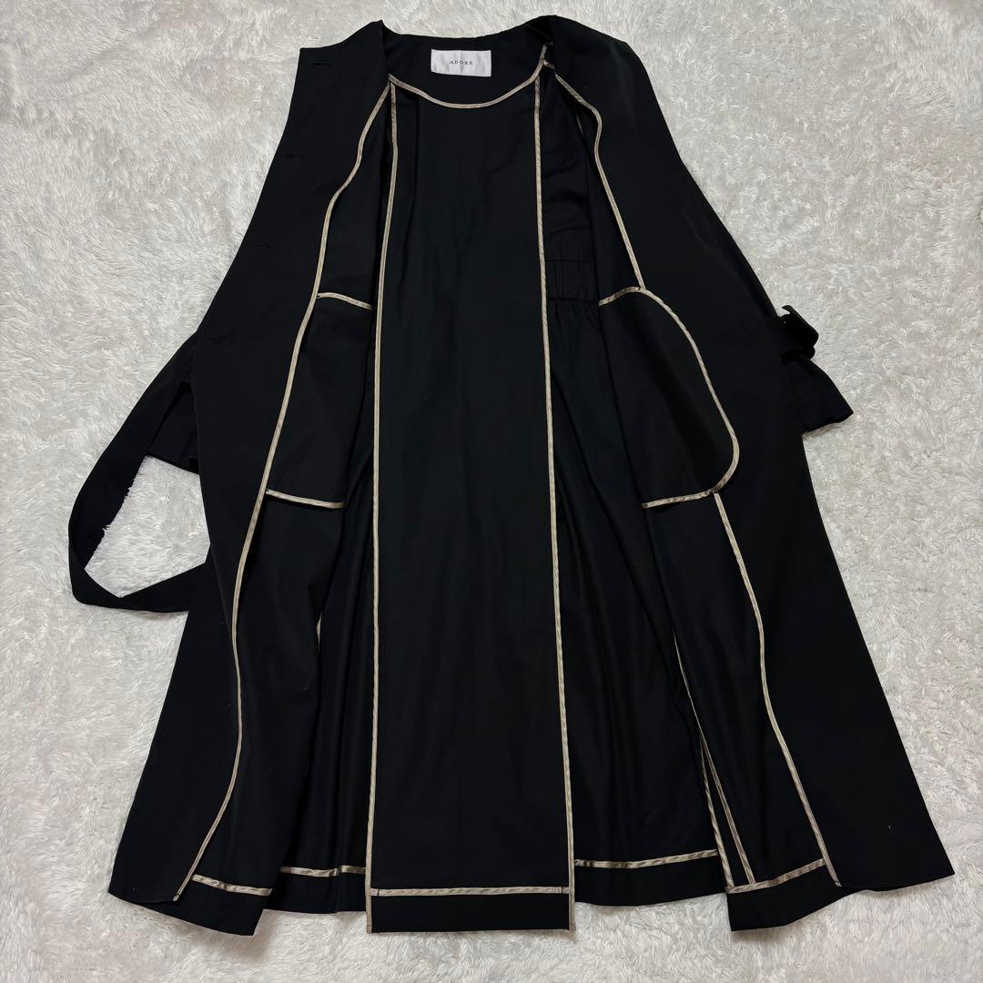 ADORE コンパクト コットン ノーカラー コート 比翼ボタン ブラック