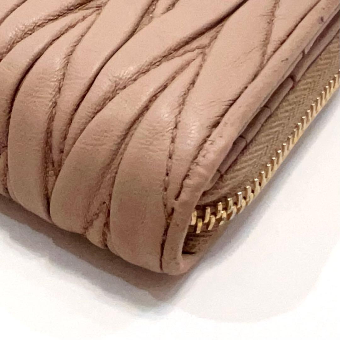 ミュウミュウ 折り財布 マテラッセ 革 ラウンドファスナー ピンクベージュ 金具