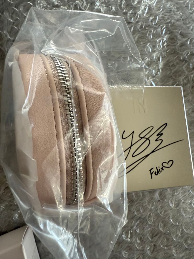 【未開封】HERA フィリックス サイン入り スキングロウクッション