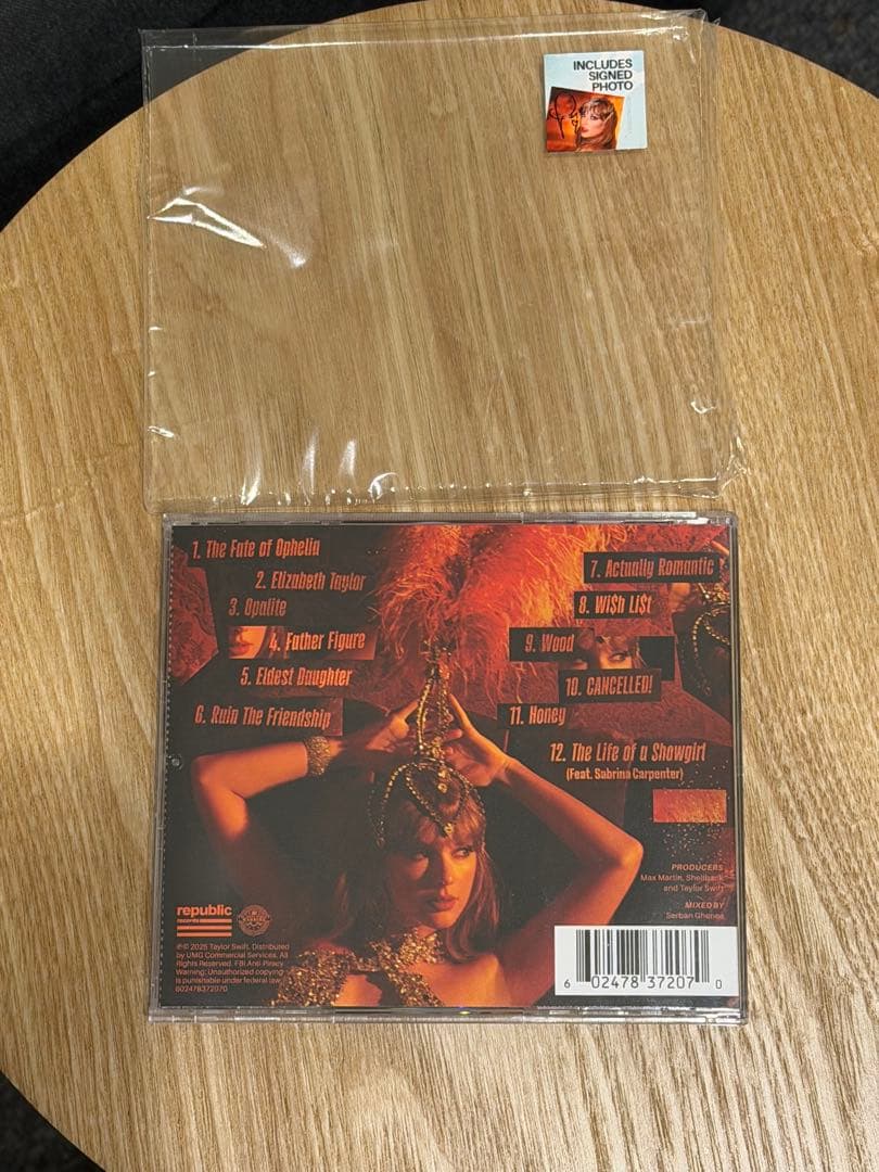 THE LIFE OF A SHOWGIRL CDサインPHOTO1②