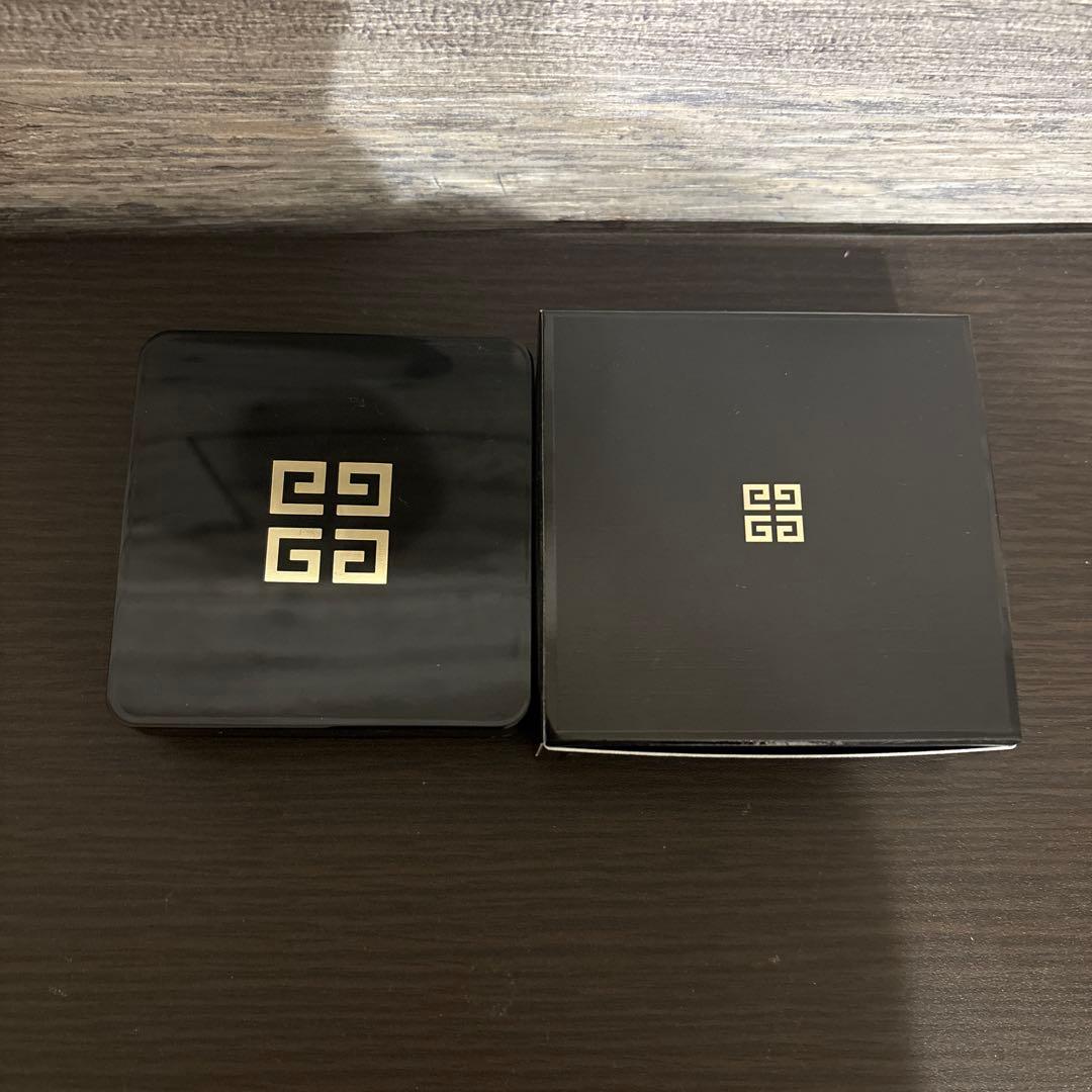 Givenchy ジバンシイ ソワンノワールUVコンパクト