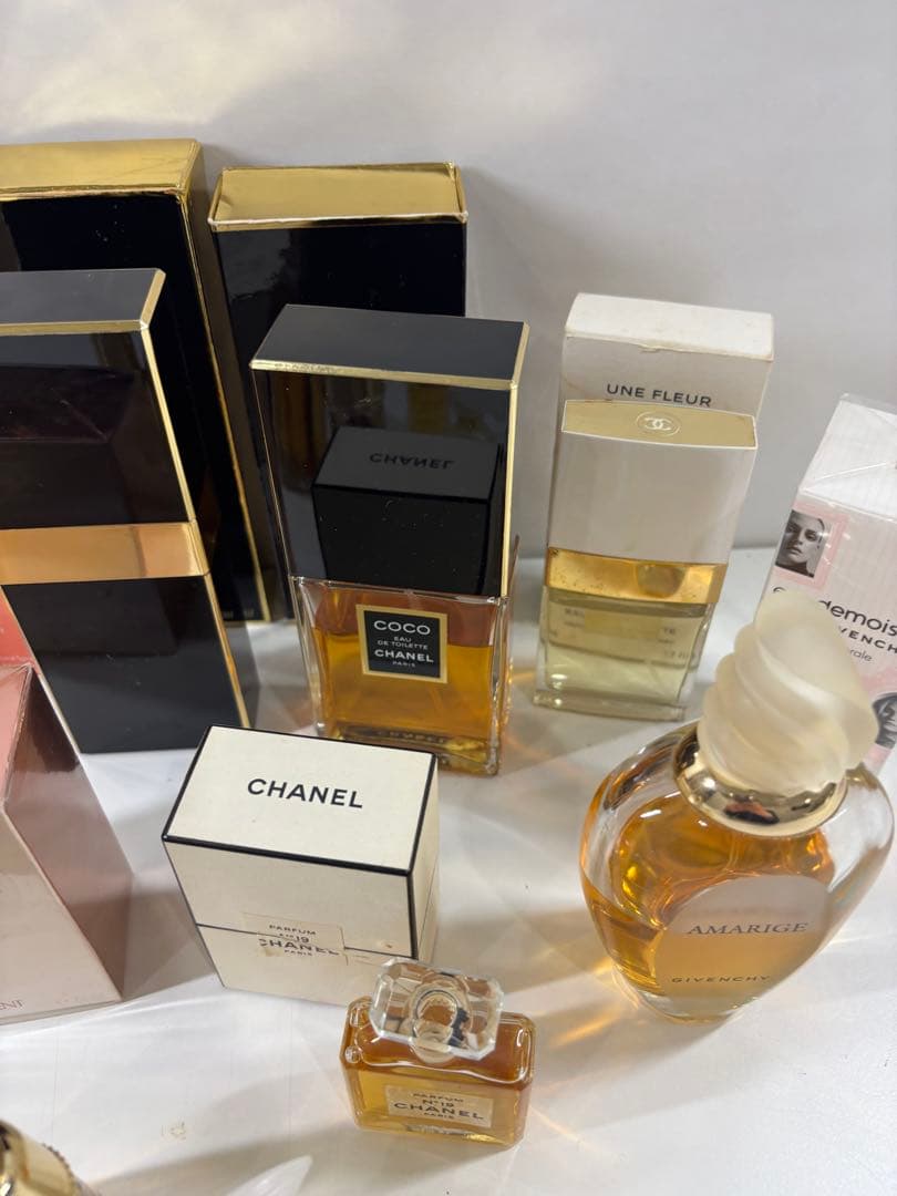 s*u様 シャネル Guerlain ミニ香水セットと香水まとめ売り