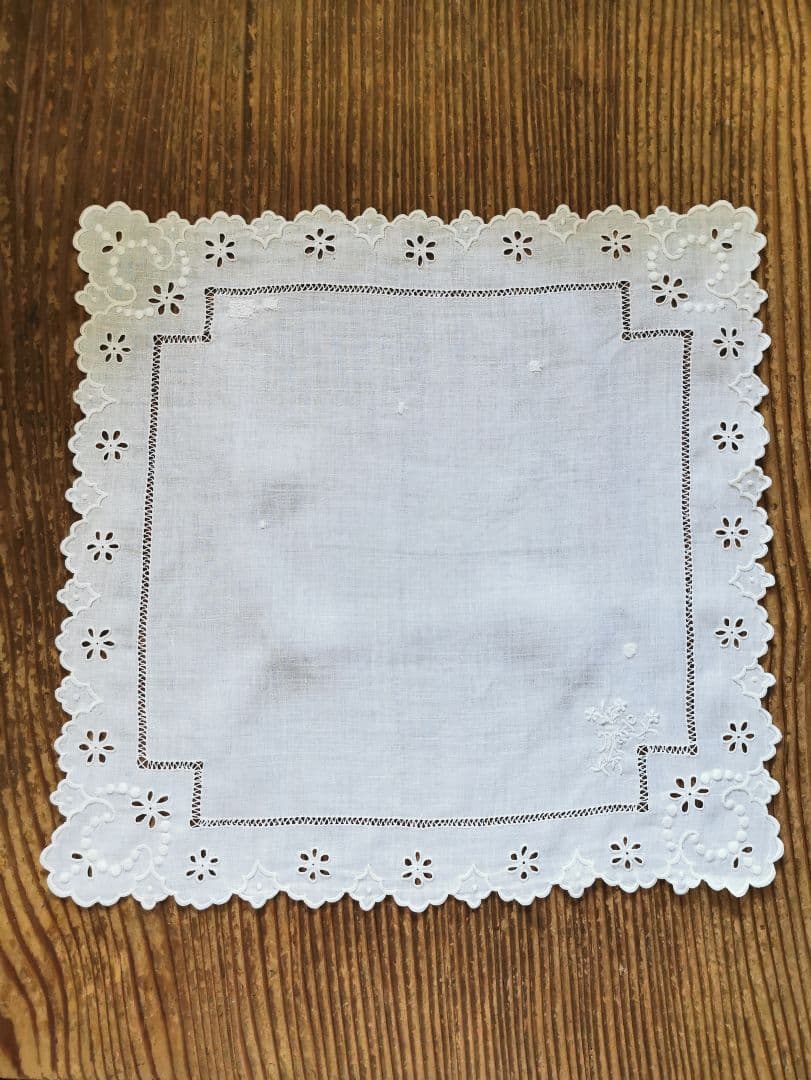 アンティーク フランス マリー花刺繍 オープンカットワーク アイレット ハンカチ