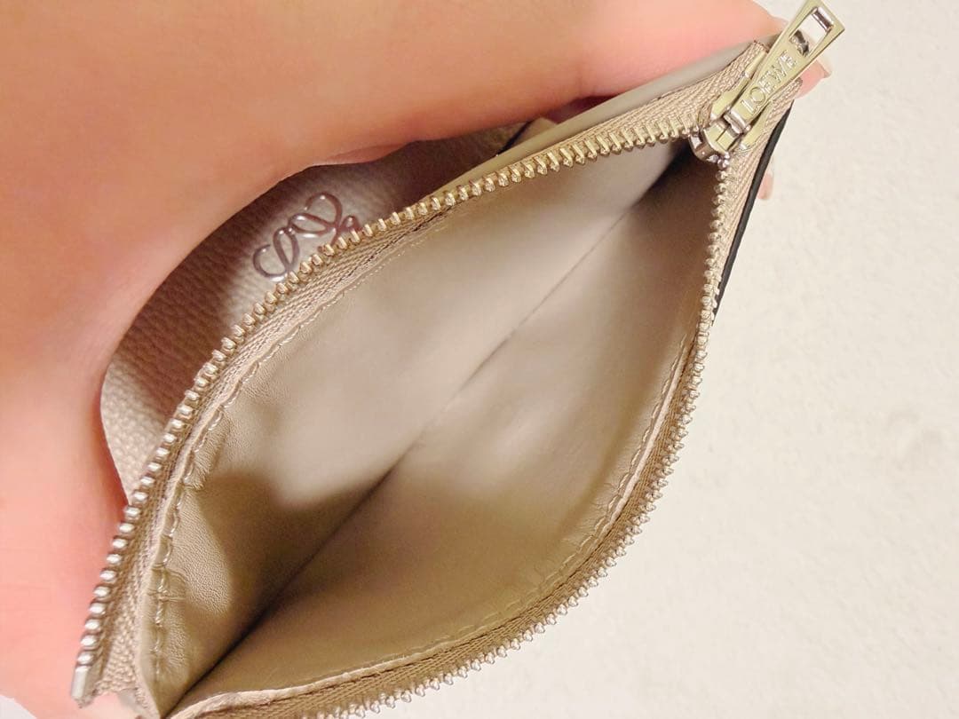 【最終お値下げ・美品】LOEWE アナグラムバーティカルウォレットスモール