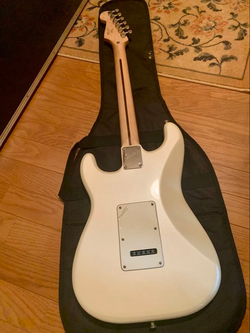 ギター Squier Deluxe Stratocaster / PearlWhite
