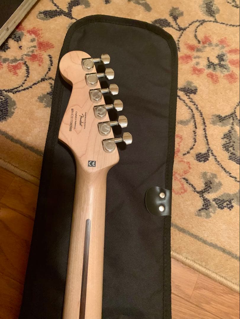 ギター Squier Deluxe Stratocaster / PearlWhite