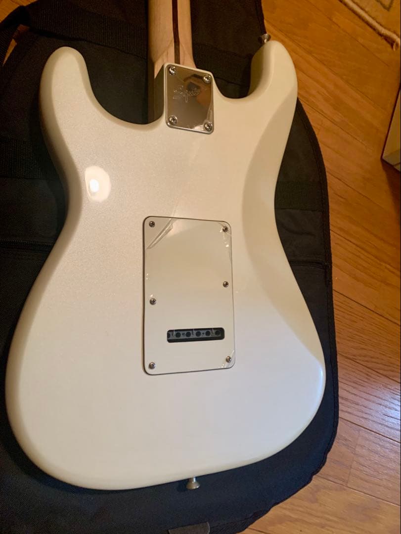 ギター Squier Deluxe Stratocaster / PearlWhite