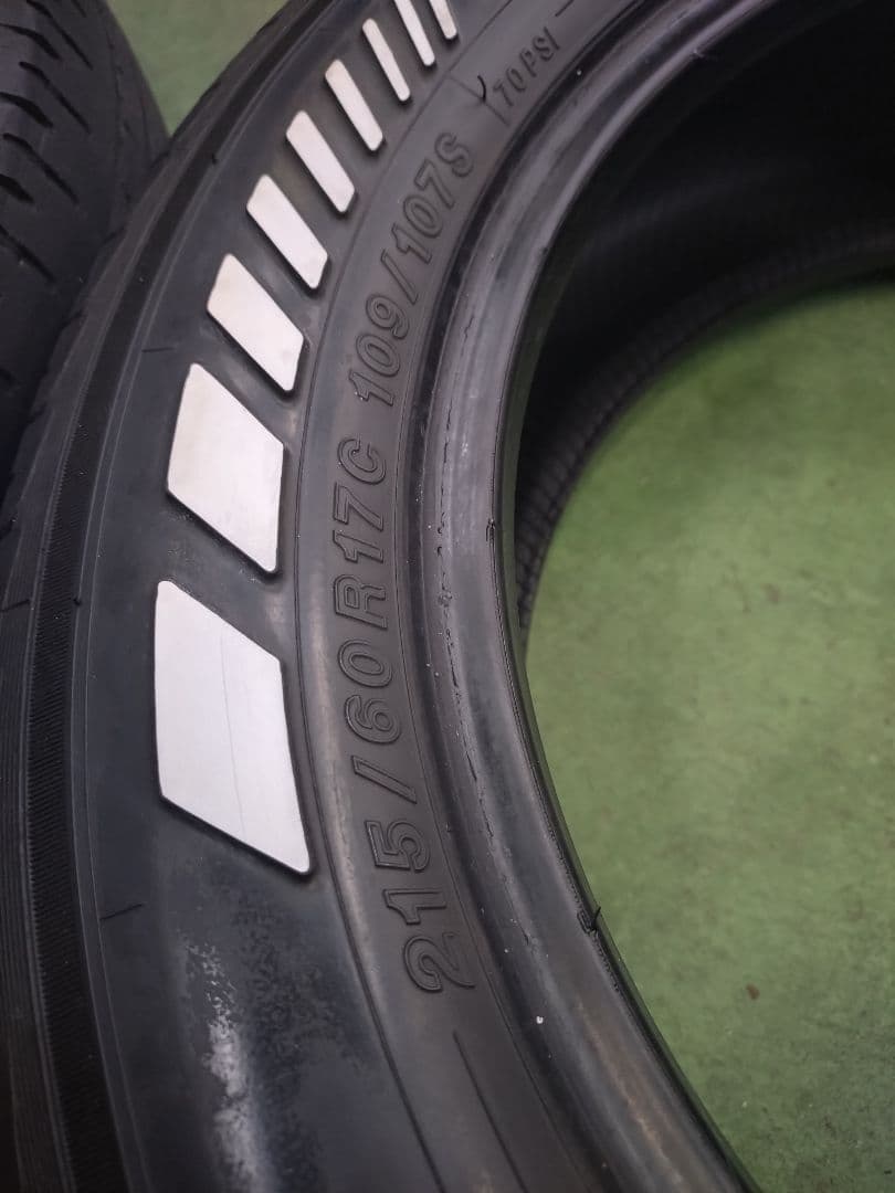 215/60R17 ヨコハマタイヤPARADA PA03ホワイトレター2本セット