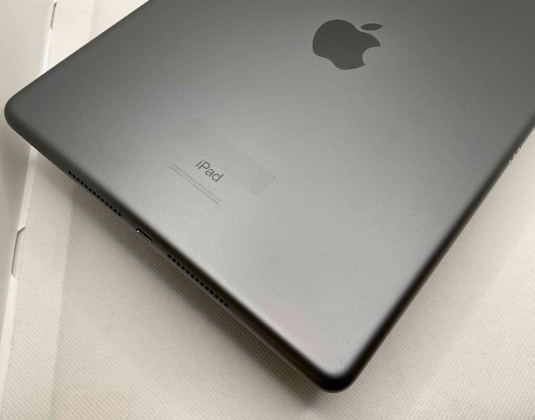 iPad 第7世代 WiFi 32GB カバー付